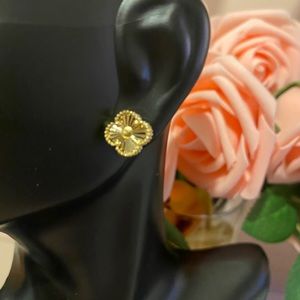 Beautiful Earrings 18 Real Gold